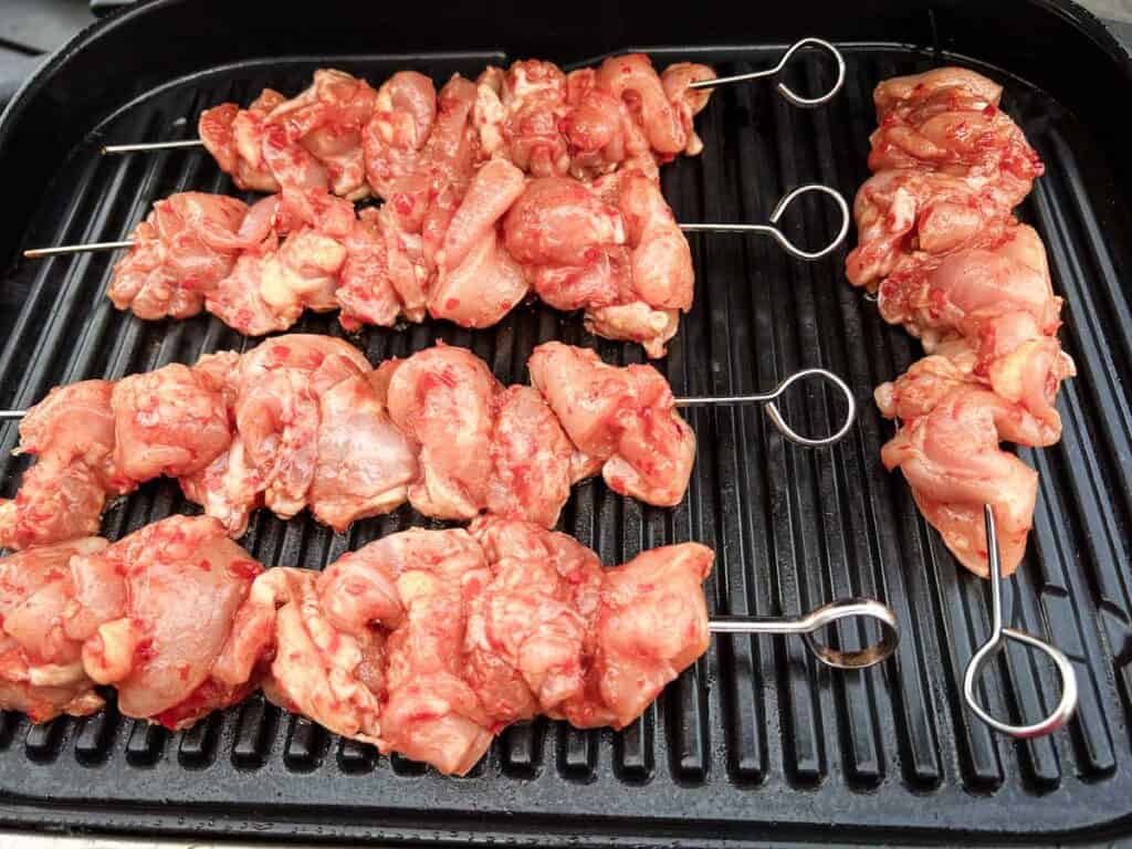 Grill the skewers.