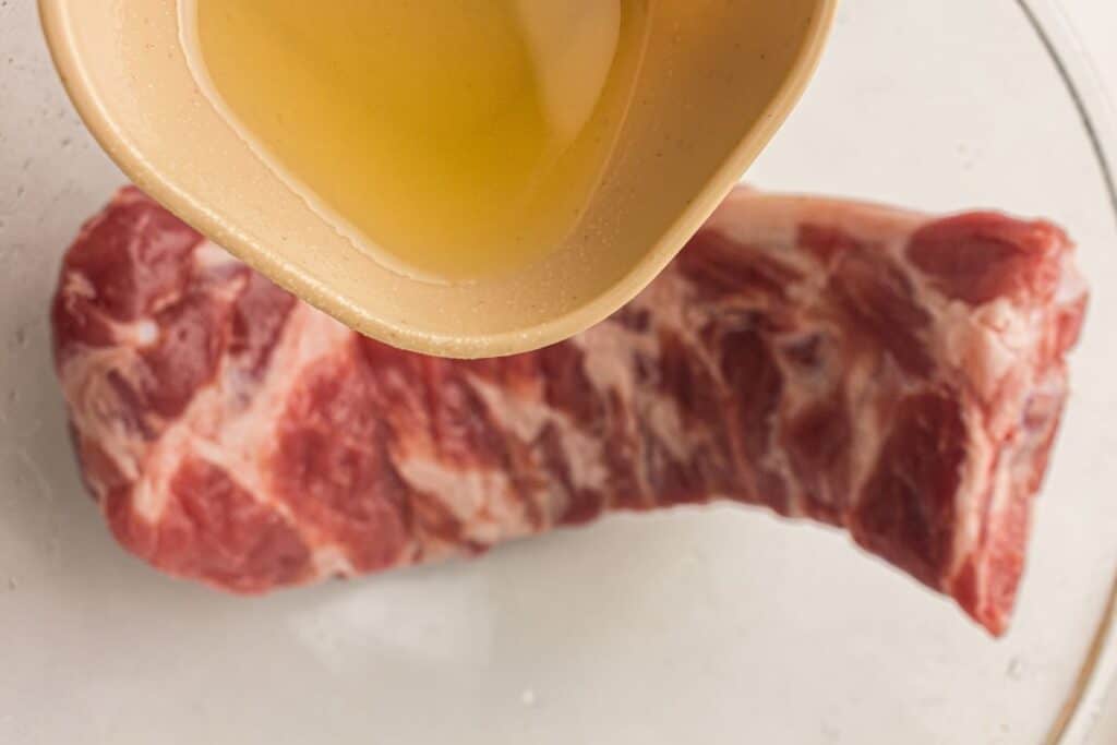 Rub the ribs with the olive oil.